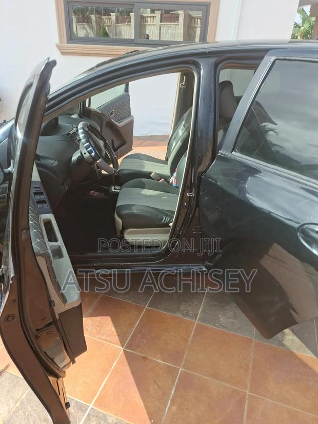 Toyota Vitz 2010 Black