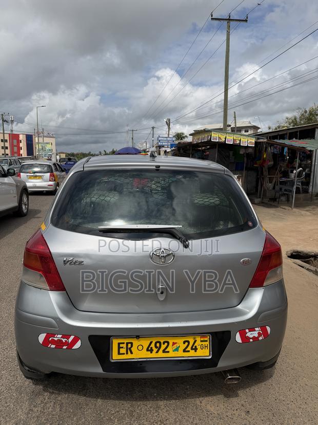 Toyota Vitz 1.3 AWD 3dr 2010 Gray