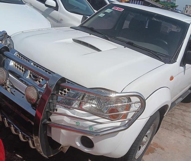 Nissan Hardbody 2014 White
