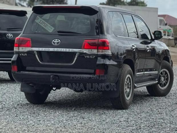 Toyota Land Cruiser 4.6 V8 VX-R 2014 Black