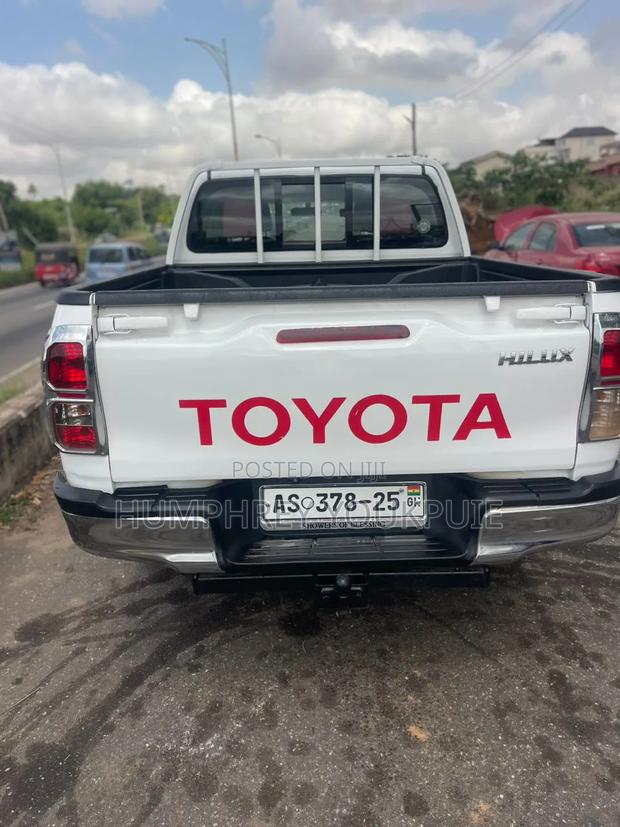 Toyota Hilux 2019 White