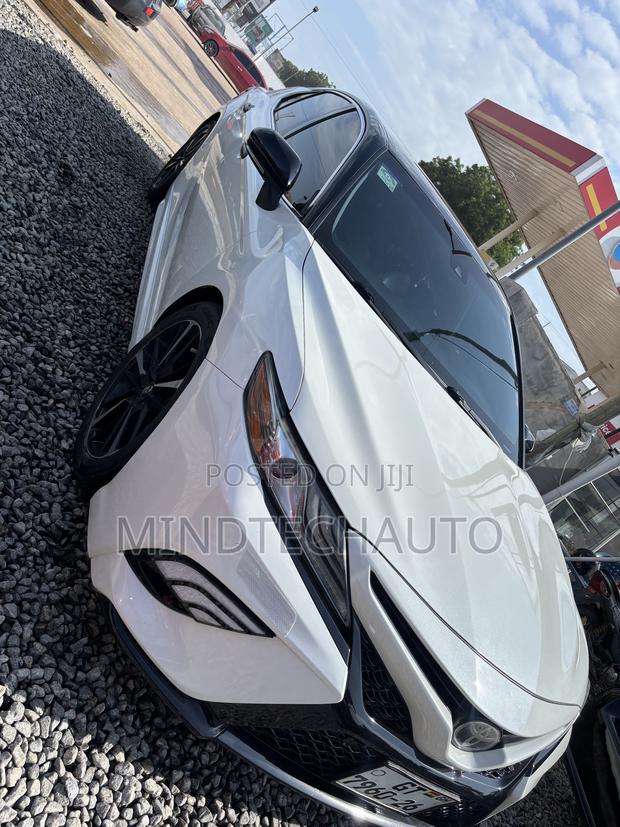 Toyota Camry XSE FWD (2.5L 4cyl 8AM) 2018 White