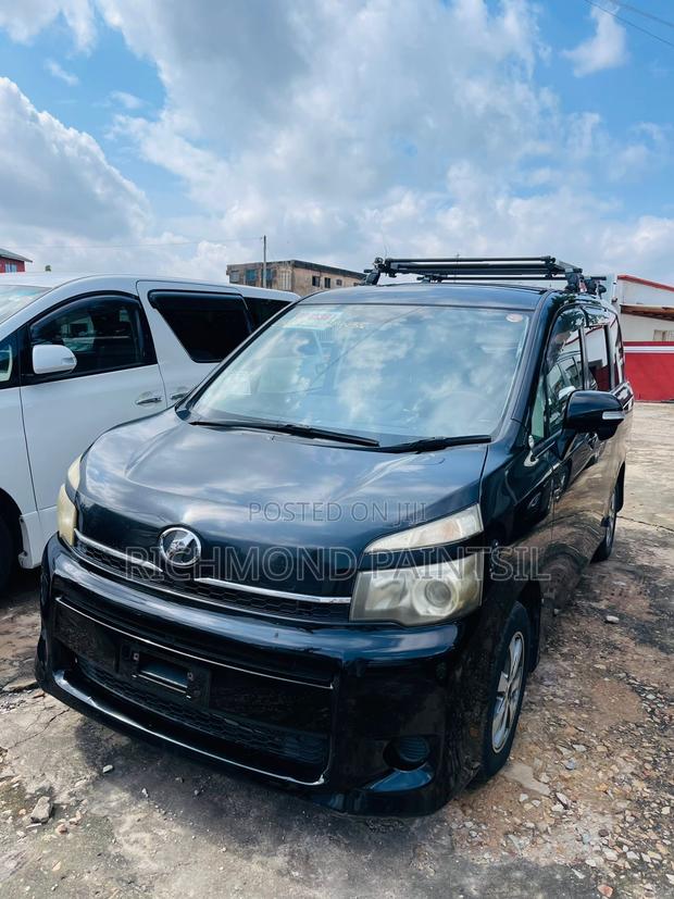 Toyota Voxy 2010 Black