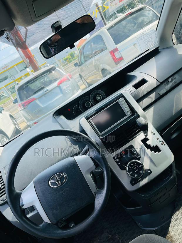 Toyota Voxy 2010 Black