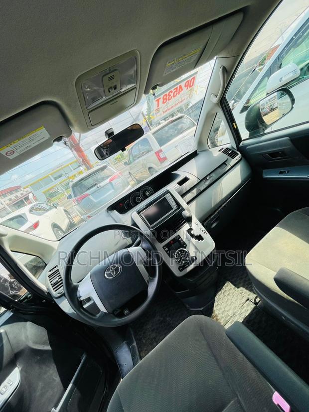 Toyota Voxy 2010 Black