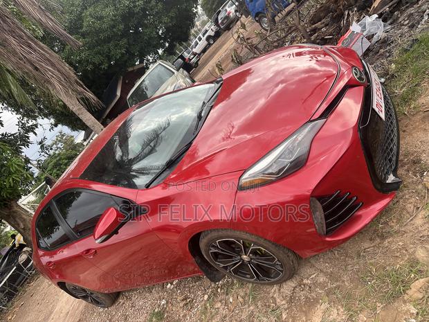 Toyota Corolla SE (1.8L 4cyl 2A) 2018 Red