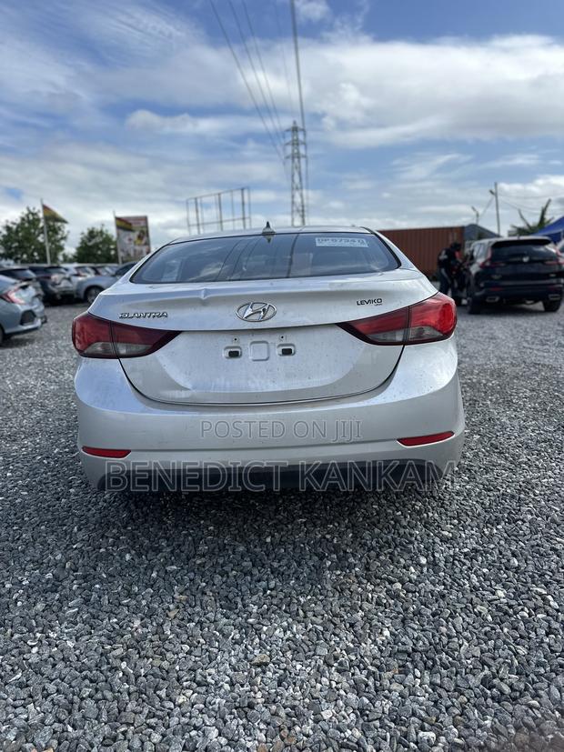 Hyundai Elantra 2015 Silver