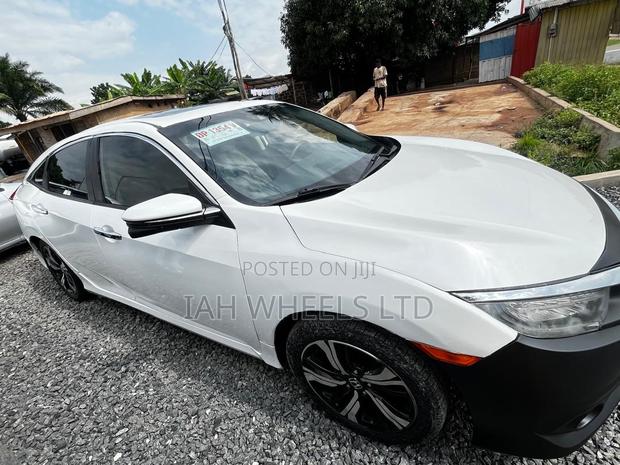 Honda Civic Touring 4dr Sedan (1.5L 4cyl) 2016 White