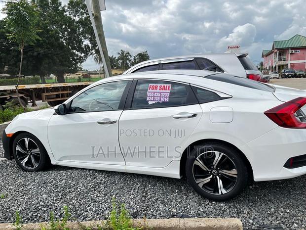 Honda Civic Touring 4dr Sedan (1.5L 4cyl) 2016 White