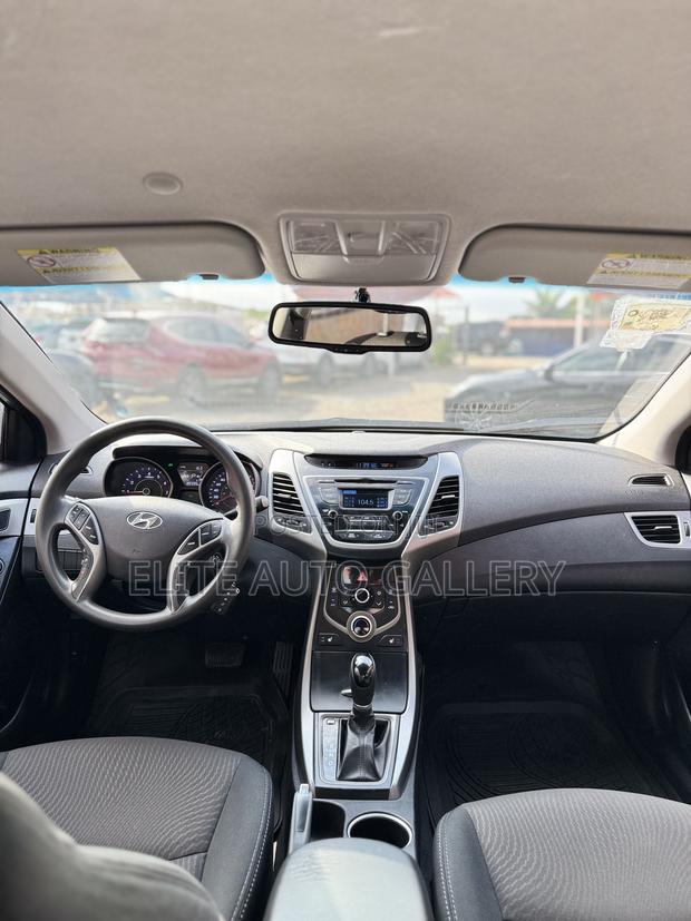 Hyundai Elantra Limited Sedan FWD (1.8L 4cyl 6A) 2016 Silver