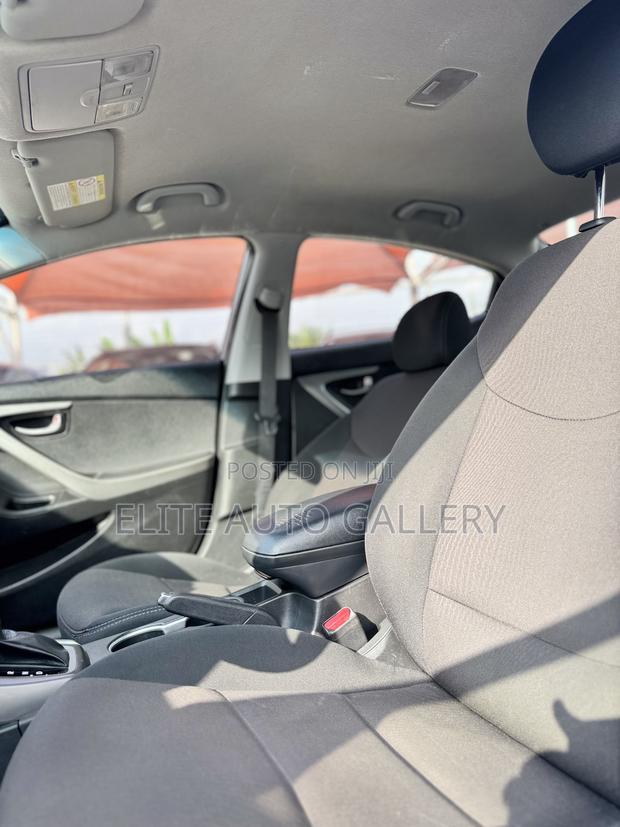 Hyundai Elantra Limited Sedan FWD (1.8L 4cyl 6A) 2016 Silver