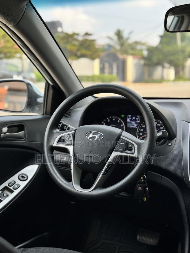 Hyundai Elantra ECO Sedan FWD (1.4L 4cyl 7A) 2017 White
