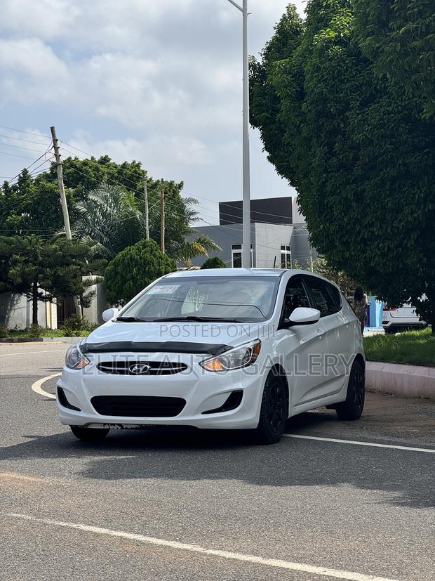Hyundai Elantra ECO Sedan FWD (1.4L 4cyl 7A) 2017 White