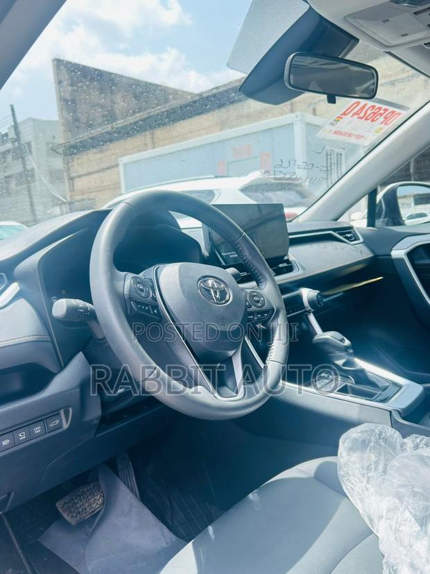 Toyota RAV4 XLE AWD 2024 White