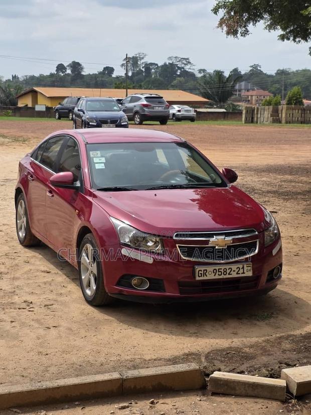 Chevrolet Cruze 1.8 Hatchback 2011 Burgundy