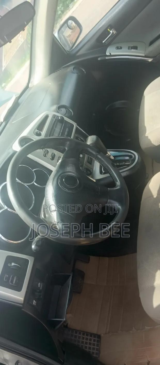 Toyota Matrix Hatchback FWD (1.8L 4cyl 5M) 2009 Gray