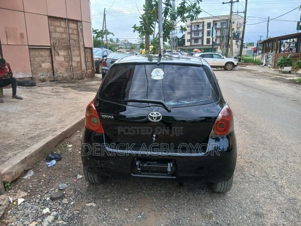 Toyota Vitz 2010 Black