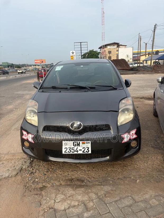 Toyota Vitz 2010 Black