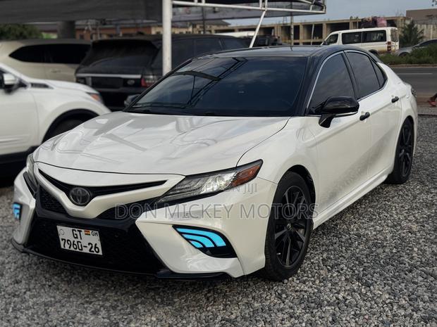 Toyota Camry XSE FWD (2.5L 4cyl 8AM) 2018 White