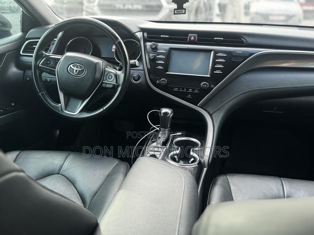 Toyota Camry XSE FWD (2.5L 4cyl 8AM) 2018 White