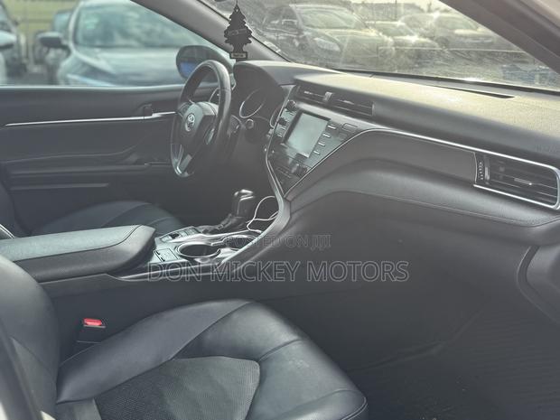 Toyota Camry XSE FWD (2.5L 4cyl 8AM) 2018 White