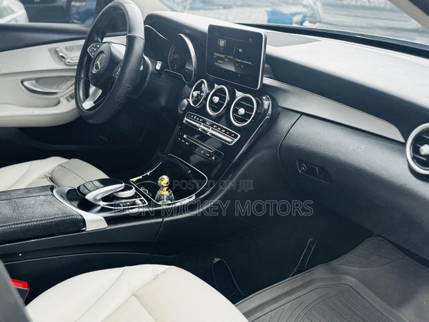 Mercedes-Benz C300 Luxury 4dr AWD 4Matic Sedan (2.0L 4cyl 7A) 2015