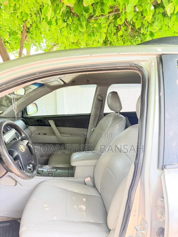 Toyota Highlander 2010 Silver