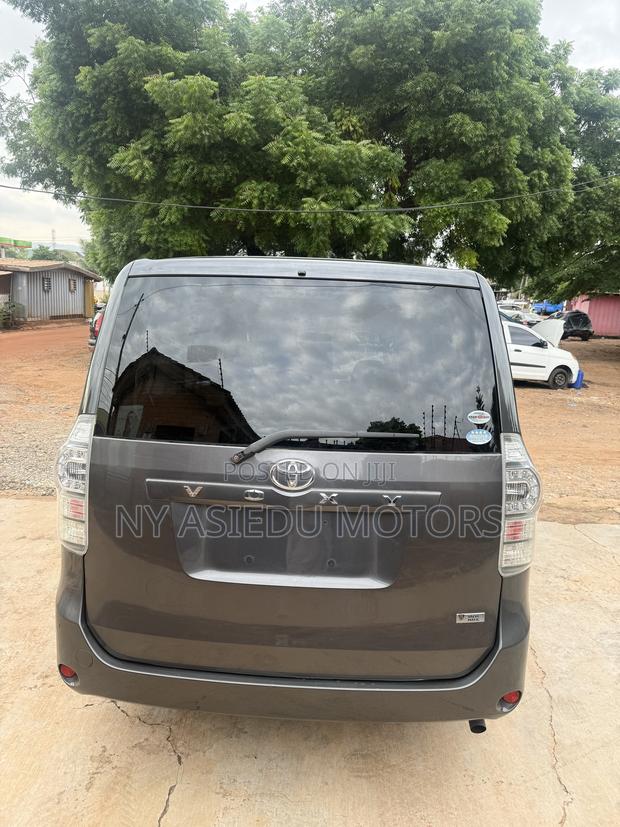 Toyota Voxy 2011 Gray