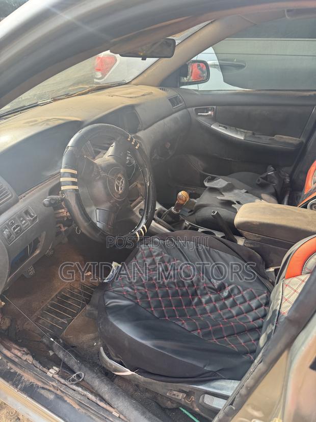 Toyota Corolla LE 2006 Gold