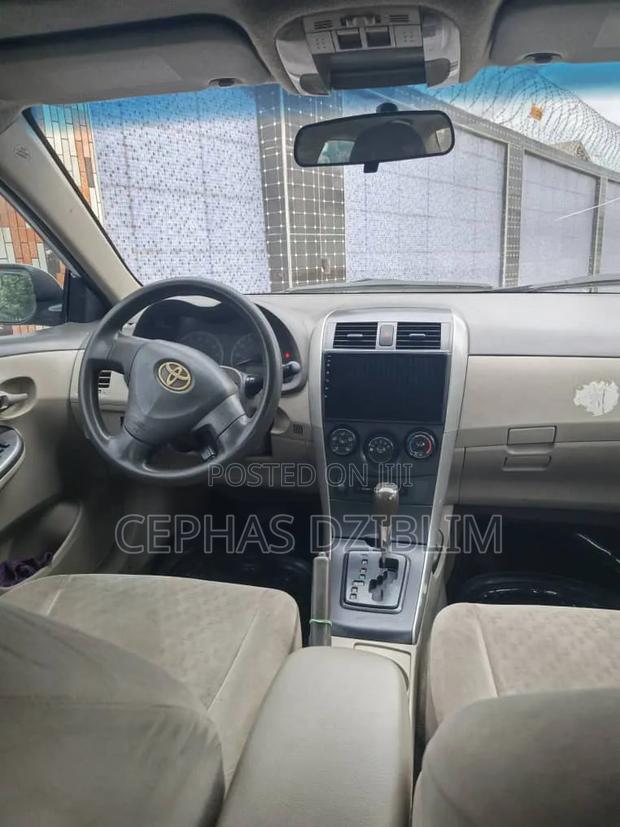 Toyota Corolla LE 4dr Sedan (1.8L 4cyl 4A) 2010 White