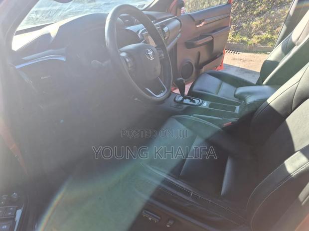 Toyota Hilux 2019 Orange