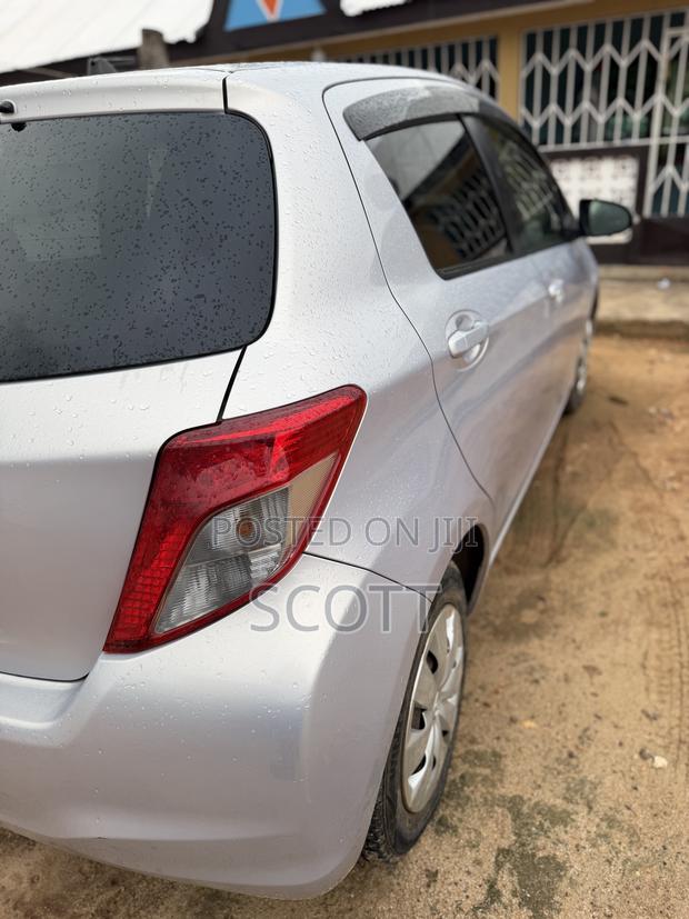 Toyota Vitz 1.0 FWD 5dr 2013 Silver