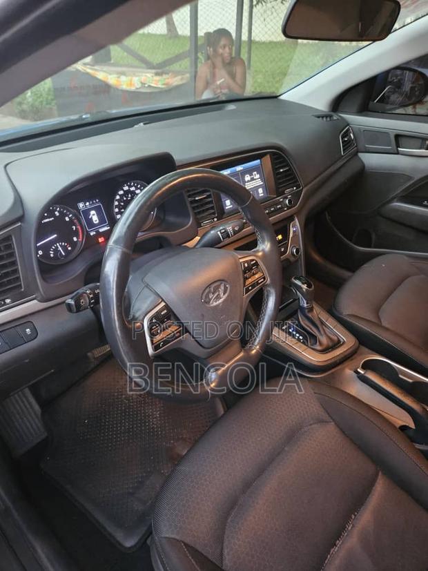 Hyundai Elantra 2017 Blue