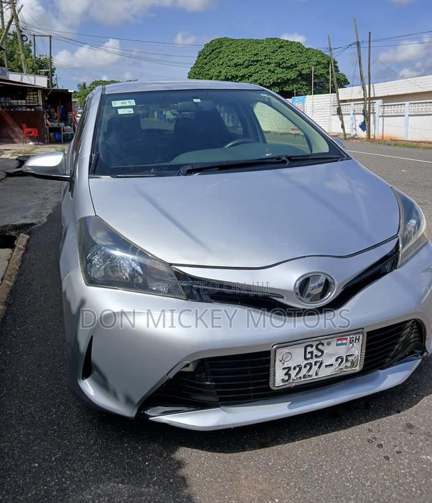 Toyota Vitz 1.3 FWD 5dr 2014 Silver