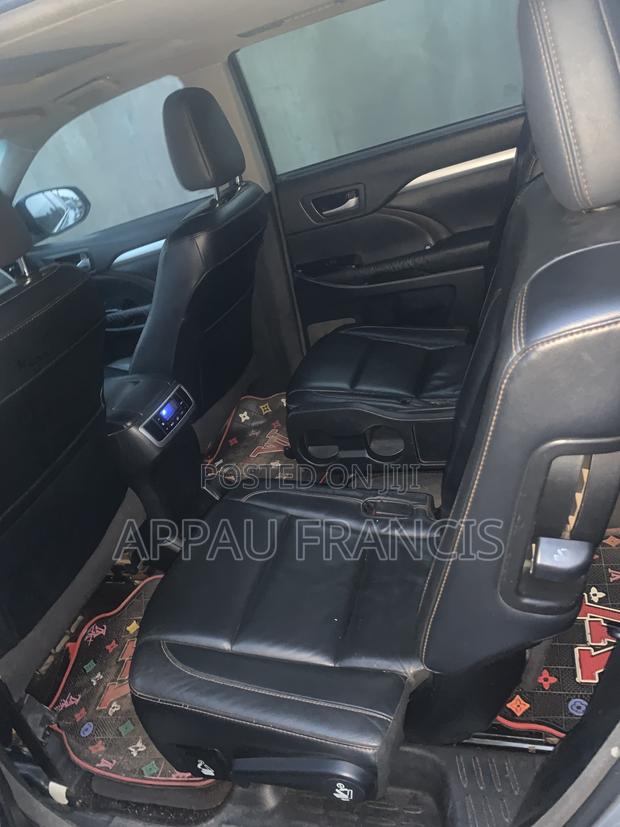 Toyota Highlander XLE V6 4x4 (3.5L 6cyl 6A) 2016 Silver