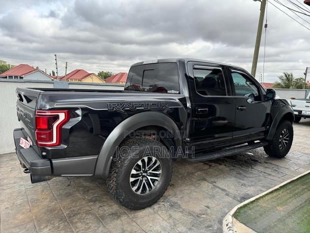 Ford F-150 Raptor 4x4 SuperCrew Cab Styleside 5.5 ft. box 145 in. WB