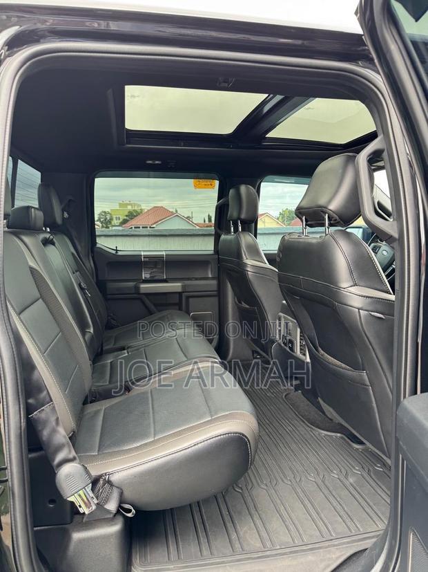 Ford F-150 Raptor 4x4 SuperCrew Cab Styleside 5.5 ft. box 145 in. WB