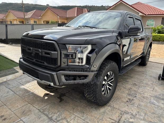 Ford F-150 Raptor 4x4 SuperCrew Cab Styleside 5.5 ft. box 145 in. WB