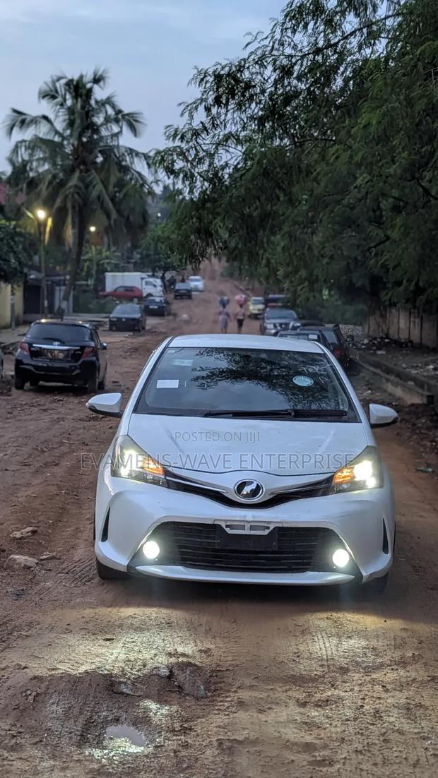 Toyota Vitz 1.3 FWD 3dr 2015 White
