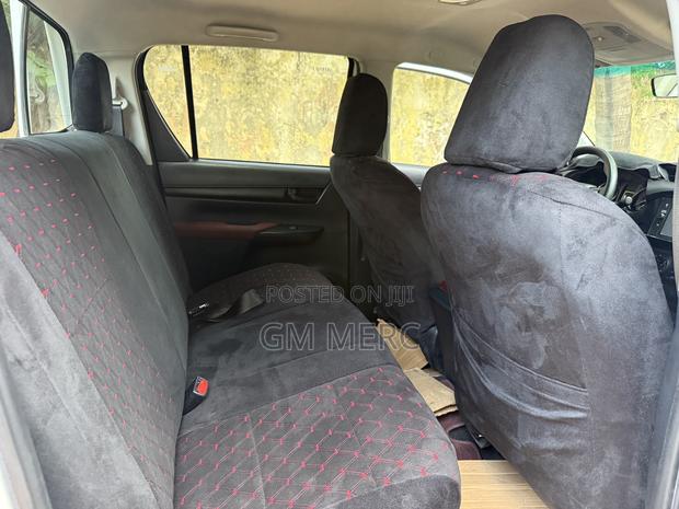 Toyota Hilux 2022 White