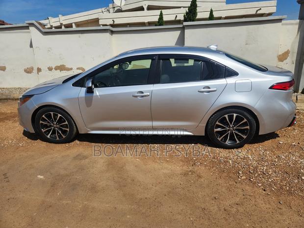 Toyota Corolla LE 2021 Silver