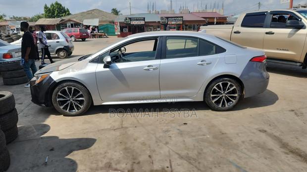 Toyota Corolla LE 2021 Silver