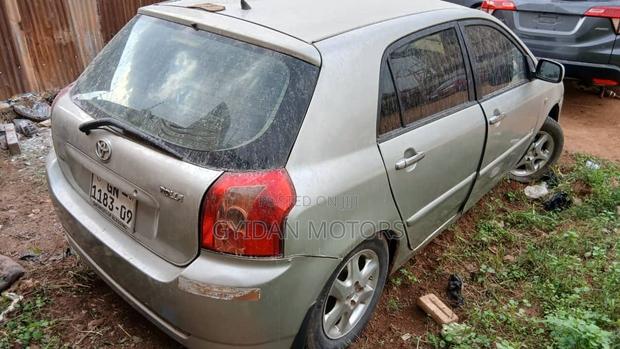 Toyota Corolla LE 2006 Gold