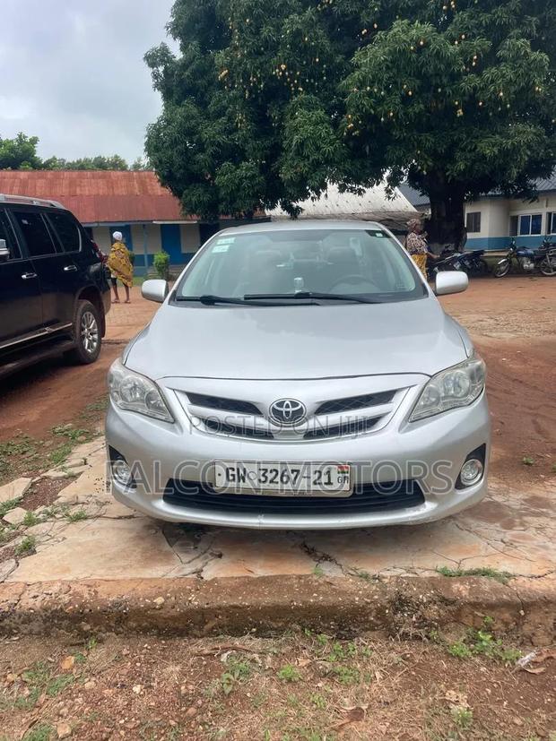 Toyota Corolla LE Special Edition 4dr Sedan (1.8L 4cyl 4A) 2013 Silver