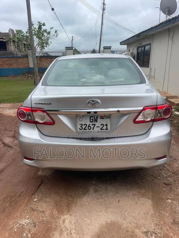 Toyota Corolla LE Special Edition 4dr Sedan (1.8L 4cyl 4A) 2013 Silver