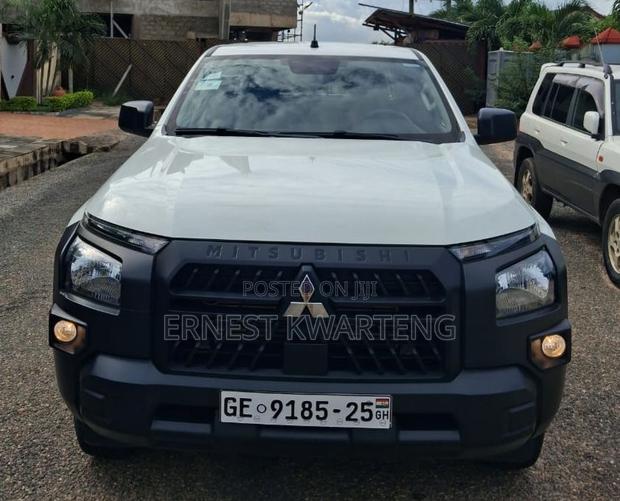Mitsubishi L200 2024 White