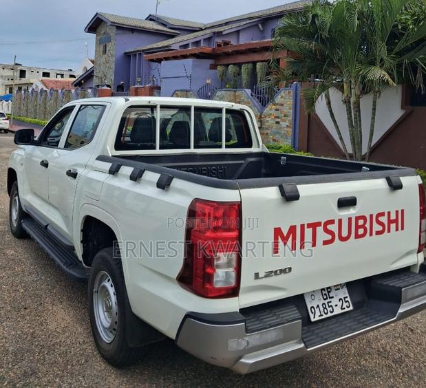 Mitsubishi L200 2024 White