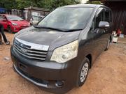 Toyota Noah 2.0 158hp FWD (8 Seater) 2011 Gray for sale