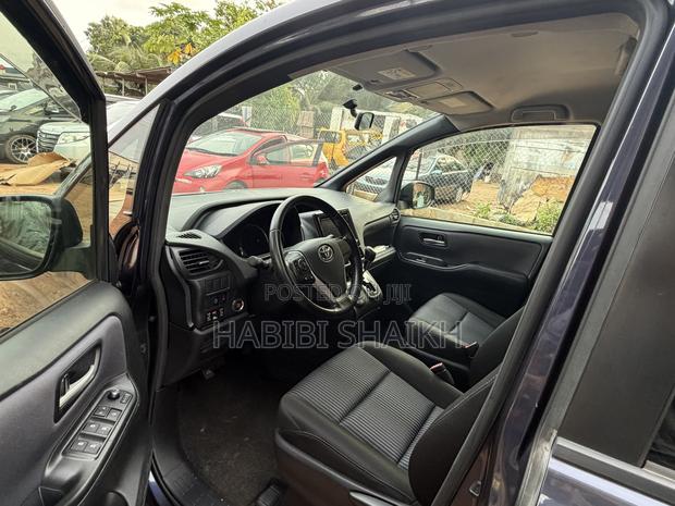 Toyota Voxy SV Premium 2014 Blue
