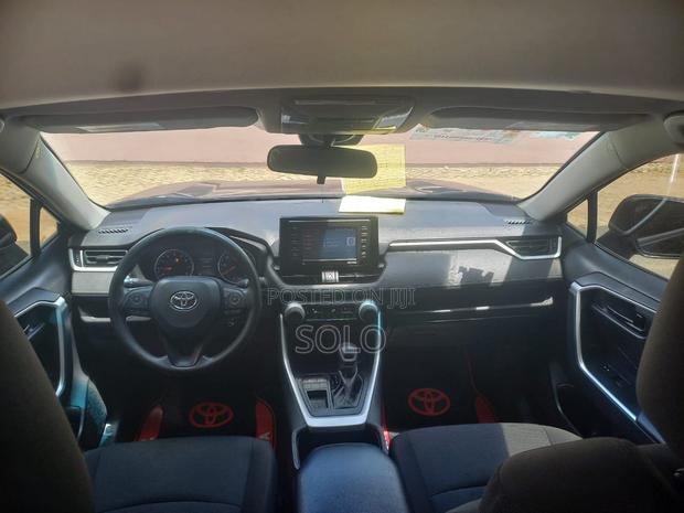 Toyota RAV4 LE 2021 Black